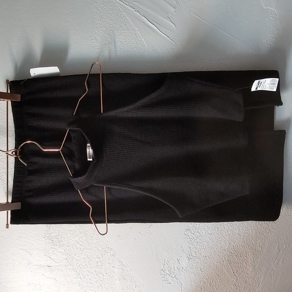 BOZZOLO | NWT BLACK 2 PIECE CROP AND SKIRT SET LARGE - Picture 1 of 7